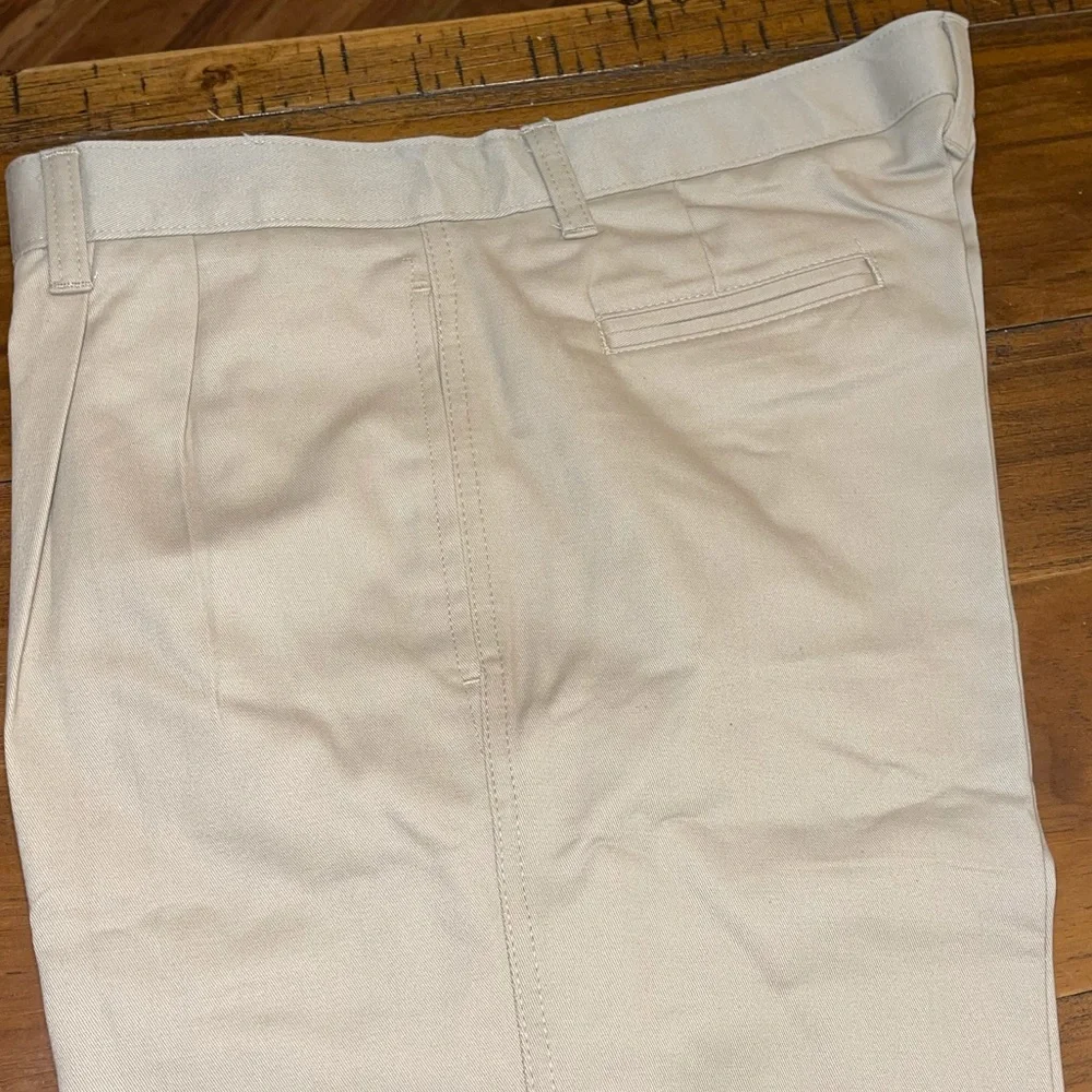 Chaps Boys’ khaki flat front size 20 Husky school approved performance p…‎